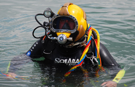 Sisakos búvár - Helmet Diver